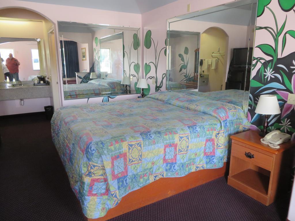 Travelers Inn And Suites Liberty Εξωτερικό φωτογραφία